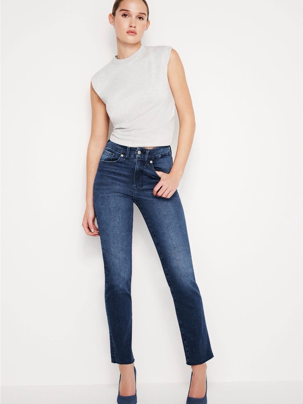 Good American Always Fits Good Classic Slim Straight Jeans in size 00-4